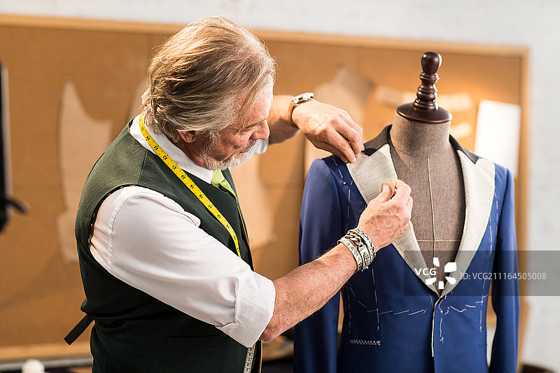 权威的服装设计师图片素材