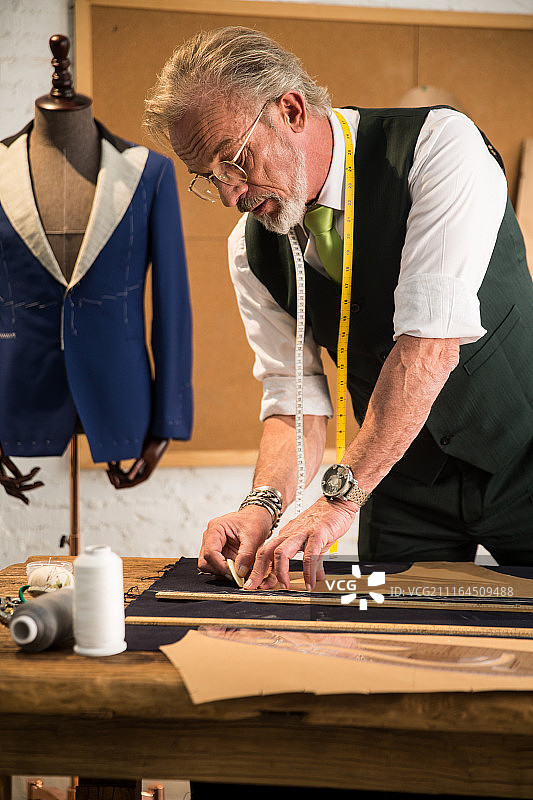 权威的服装设计师图片素材