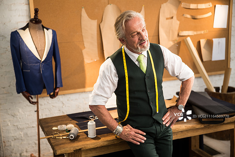 权威的服装设计师图片素材