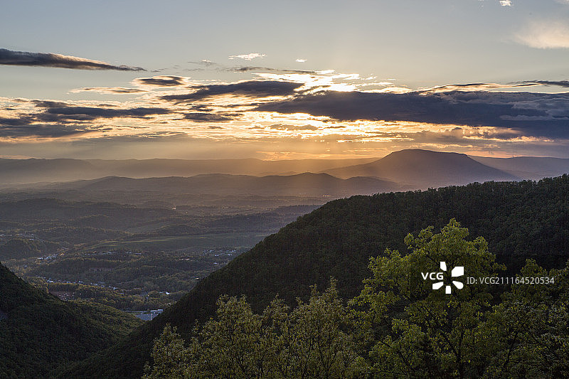 弗吉尼亚州蓝岭山脉的日落景色图片素材