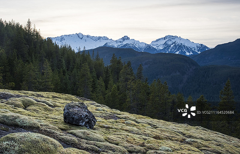 加拿大不列颠哥伦比亚省斯阔米什坦塔罗斯山脉的壮丽自然风光图片素材