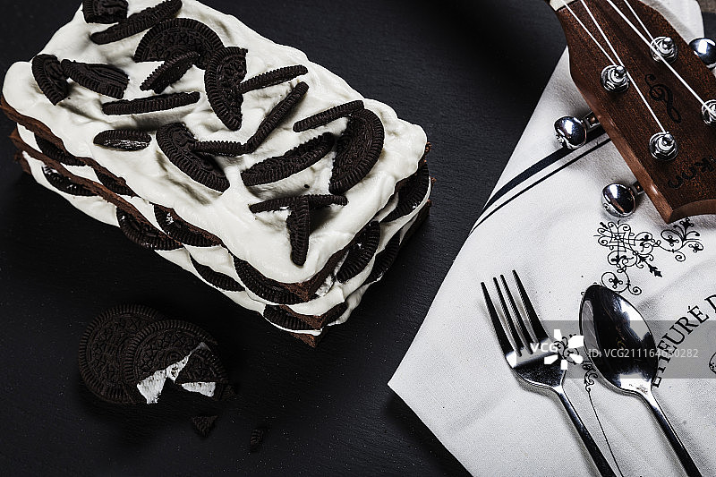 面包店里展示的美味食品图片素材