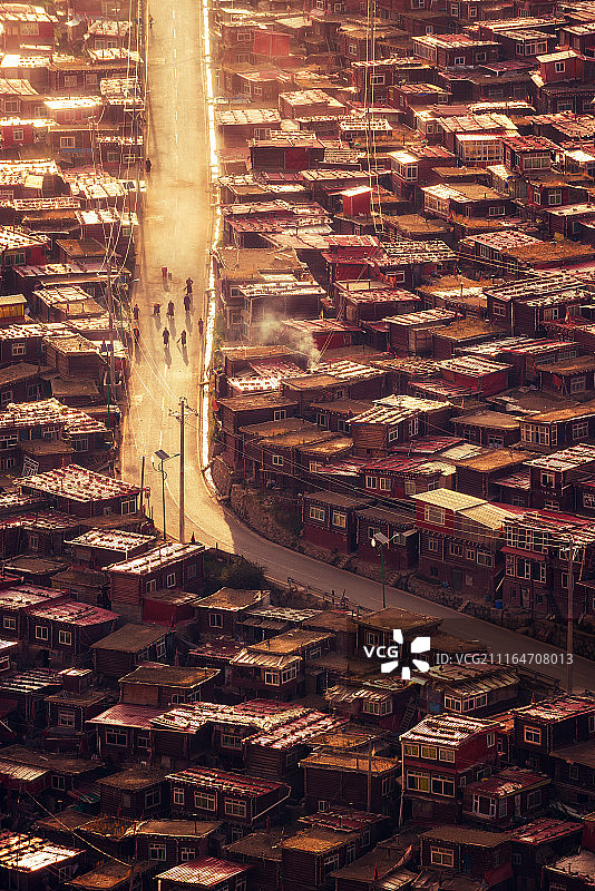 清晨的色达图片素材