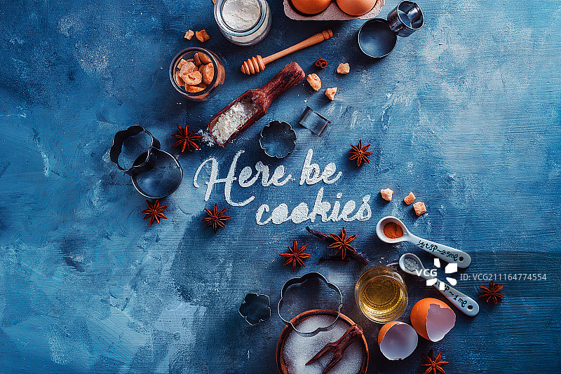 烘焙工具和食材的糕点食谱概念图片素材