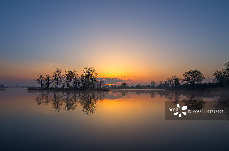 阳光明媚的早晨图片素材