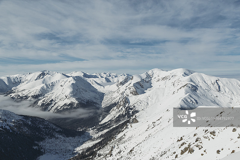 冬季斯洛伐克塔特拉山脉的景色图片素材