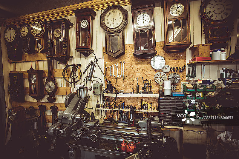 钟表匠的工作室与维修工具图片素材