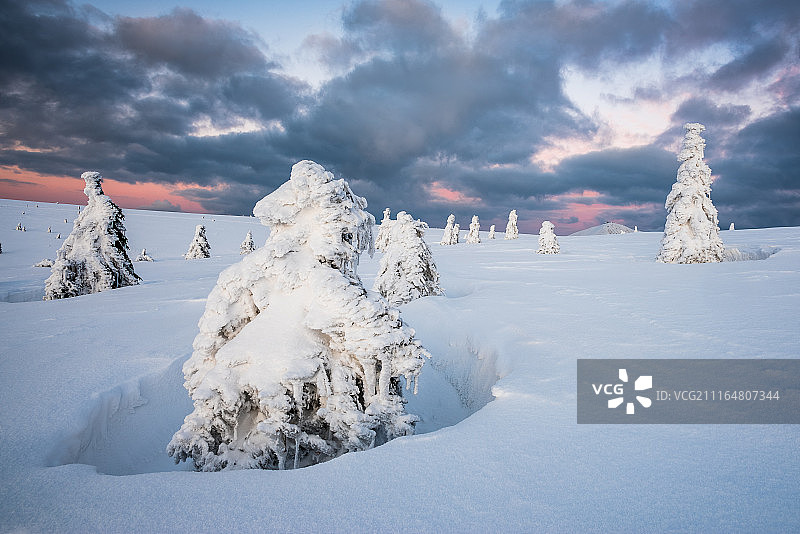 克尔科诺谢山日落美景图片素材