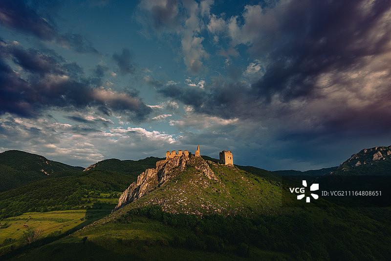 科尔泰什日出时的堡垒图片素材