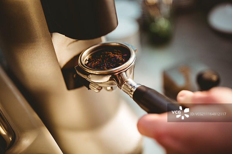 服务员准备咖啡图片素材