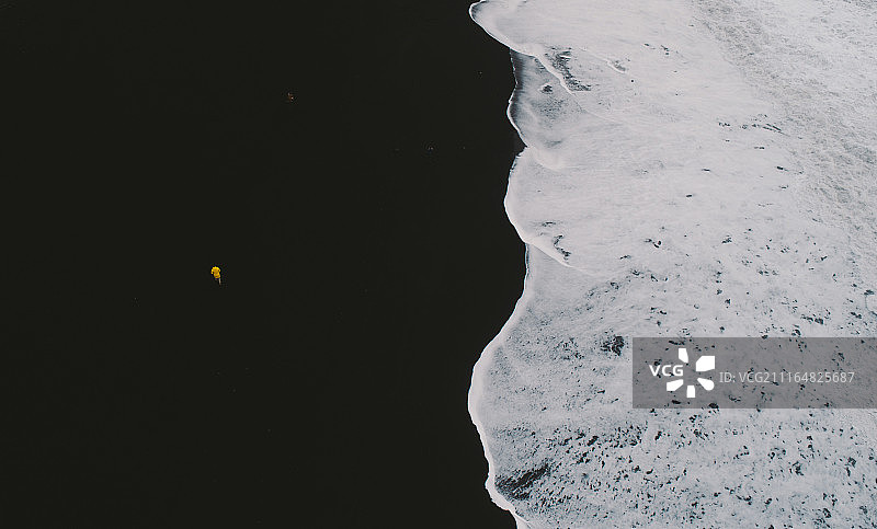 冰岛黑沙滩和海洋玄武岩图片素材