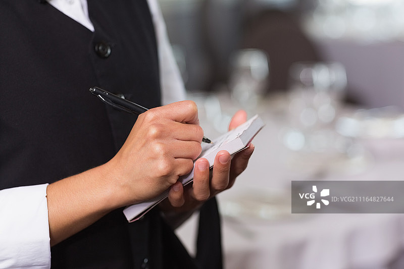 女服务员正在点餐图片素材