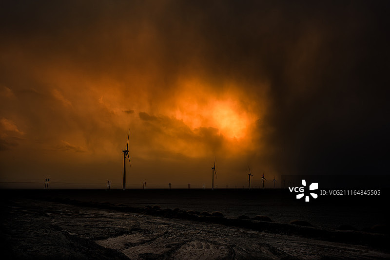 余晖下的风电图片素材