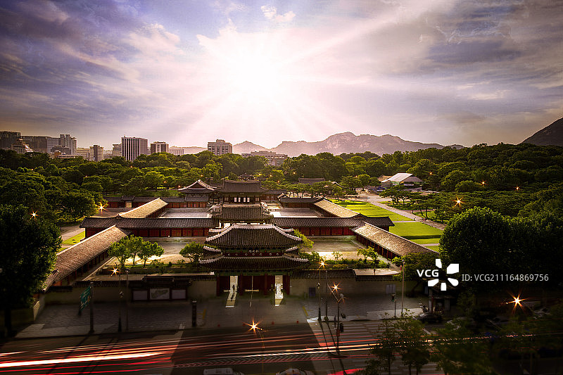韩国传统宫殿建筑与天空摄影图片素材