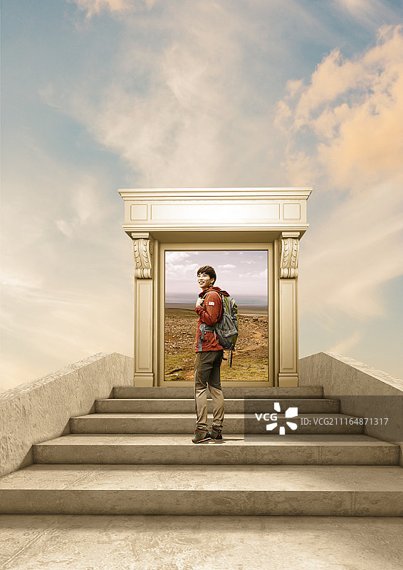 以古代寺庙为背景的男子数字合成图像图片素材