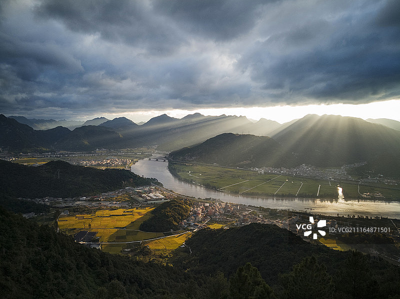 金色楠溪图片素材