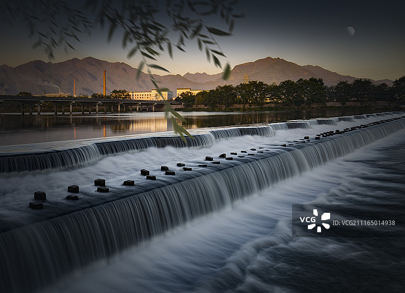 丝绢流水图片素材