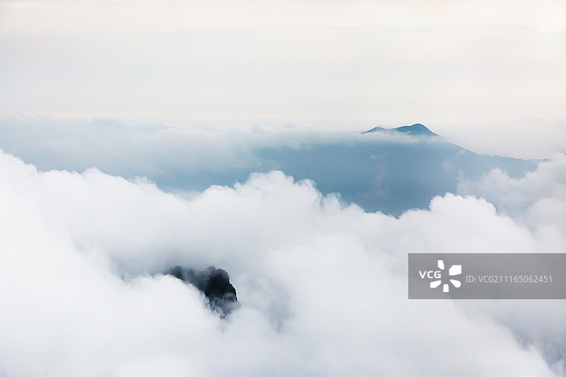 云海与山峰图片素材