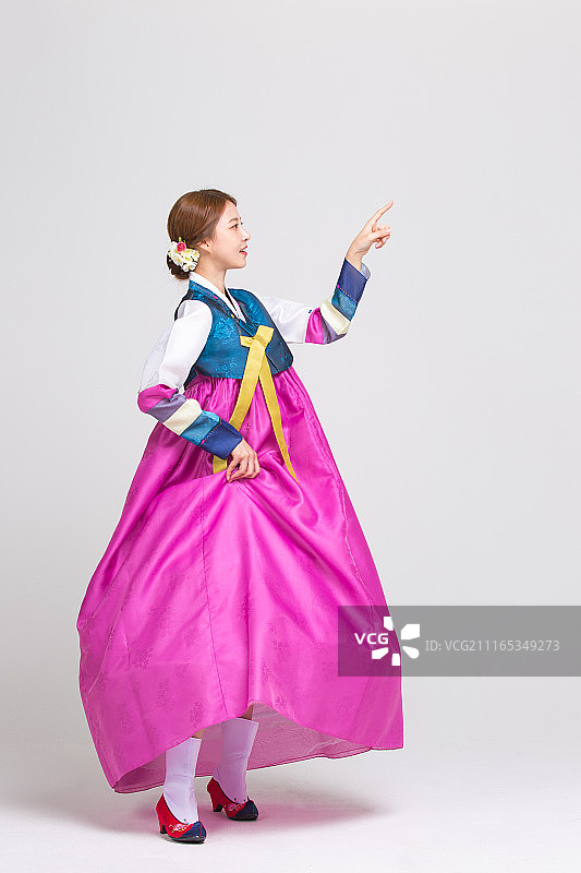 穿着韩服的女人图片素材