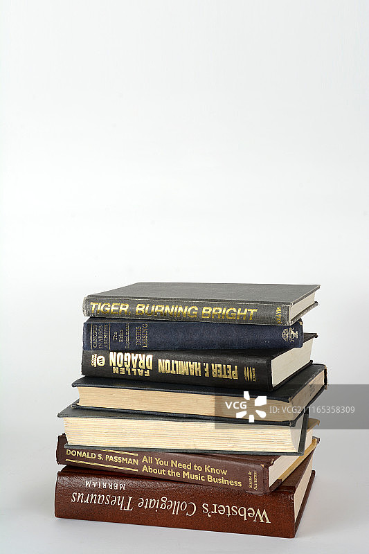 堆叠的书籍图片素材