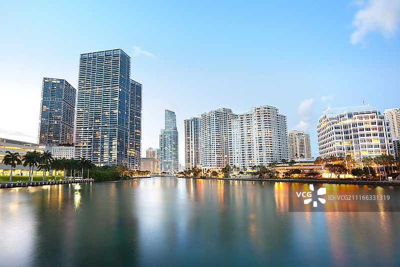 美国佛罗里达州迈阿密布里克尔岛的市中心和房地产开发项目图片素材