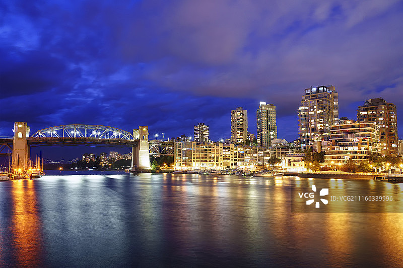 布拉德桥蓝色时刻图片素材