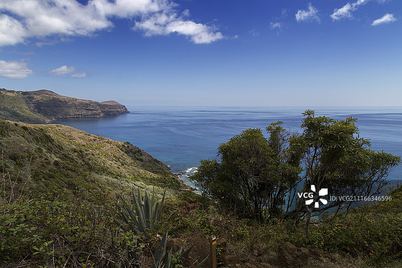 丘陵海岸线和大海景观图片素材