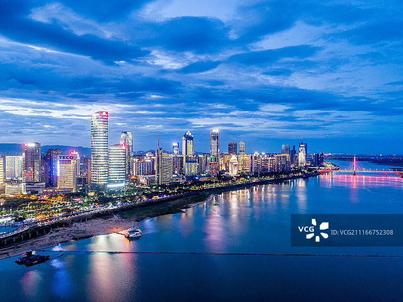 南昌红谷滩夜景图片素材