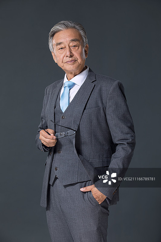 一个老年商务人士图片素材