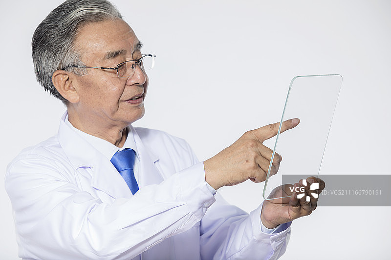 老年人使用触摸屏图片素材