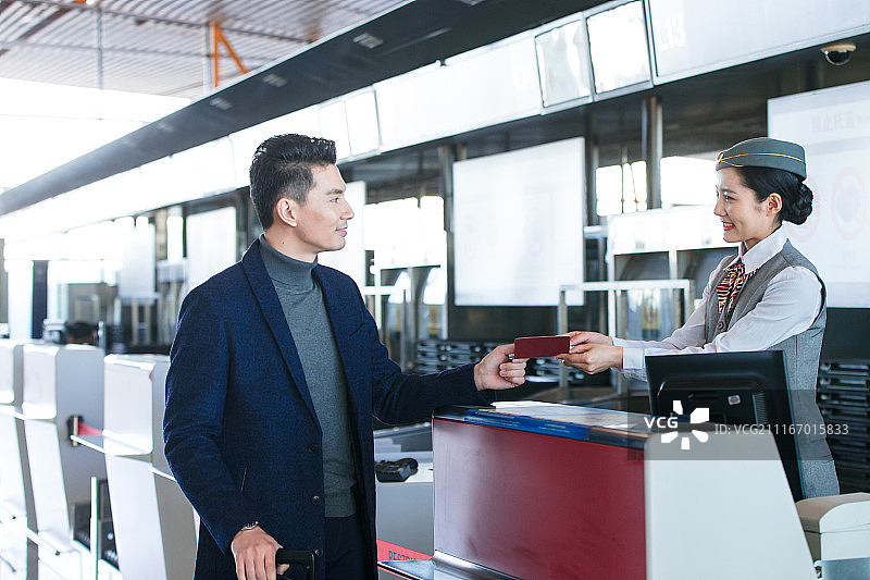 机舱乘务员和乘客图片素材