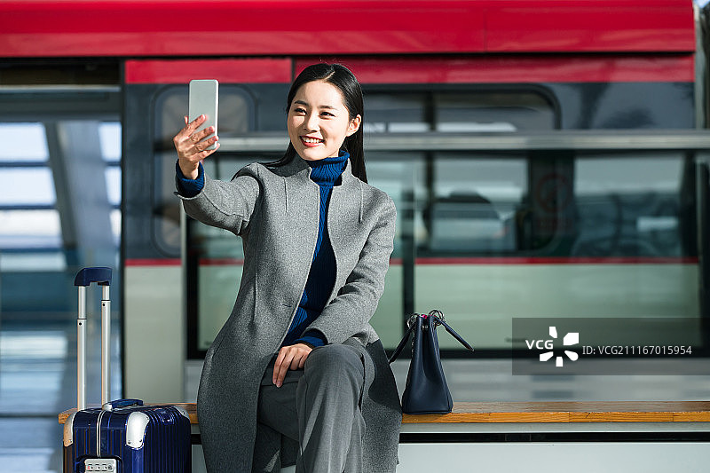 商务女人在机场图片素材