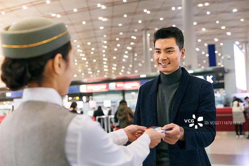 机舱乘务员和乘客图片素材