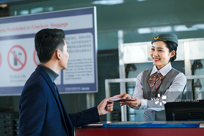 机舱乘务员和乘客图片素材