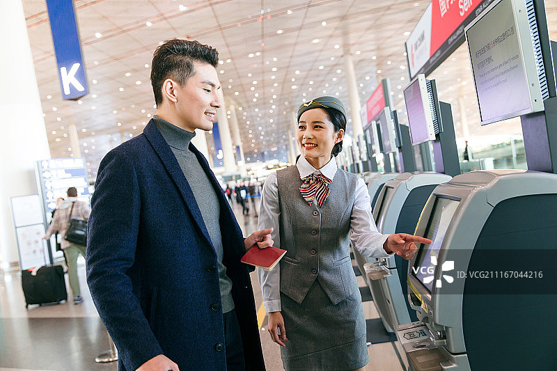 机舱乘务员和乘客图片素材