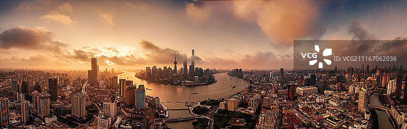 台风季魔都日出图片素材