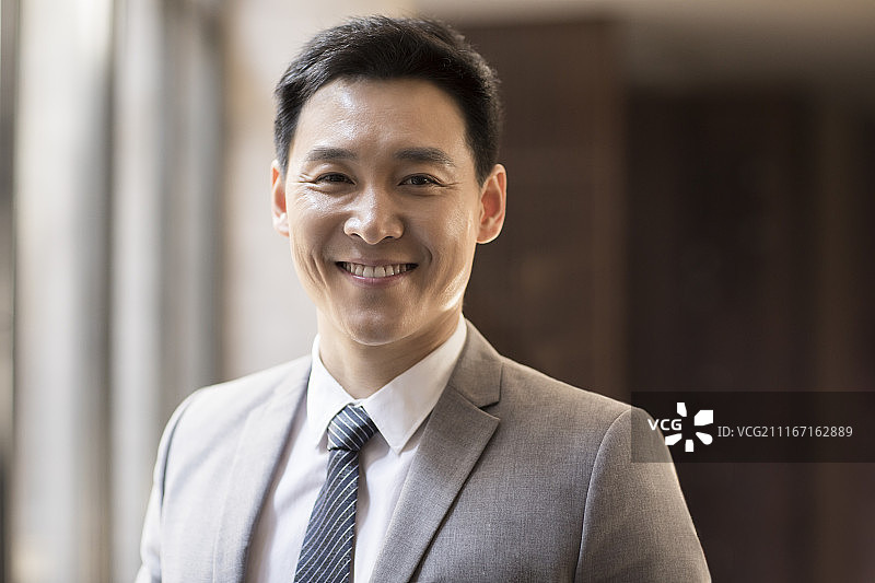 自信的商务男士肖像图片素材