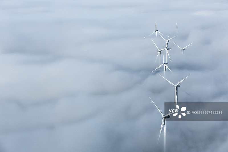 河源缺牙山风能发电机图片素材