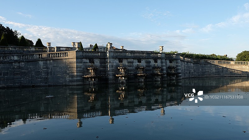 水中倒影的露台图片素材