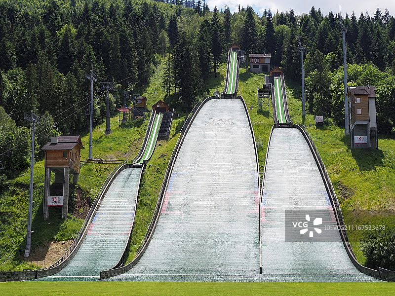 波兰什切尔克镇的三个滑雪跳台图片素材
