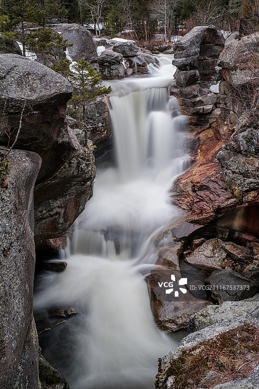 螺旋钻瀑布图片素材