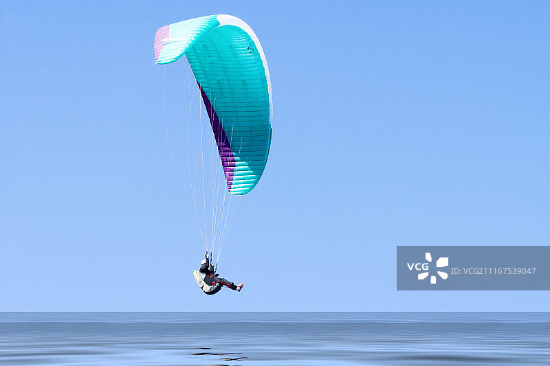 海上跳伞图片素材