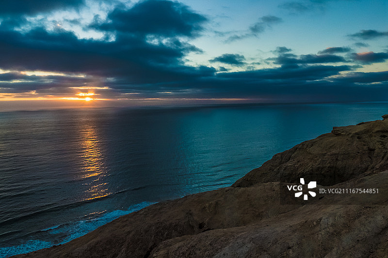 托里松树滑翔机港的日落图片素材