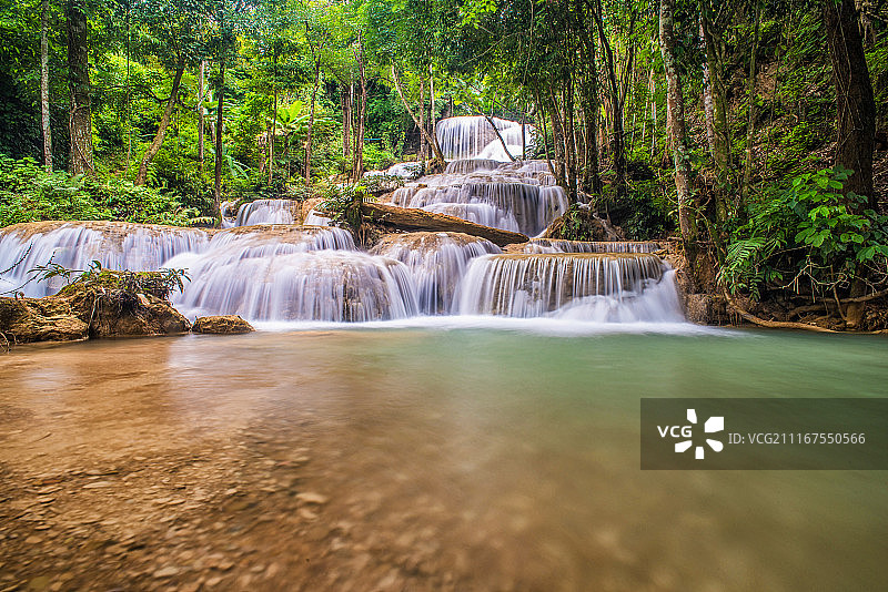 湄卡瀑布图片素材