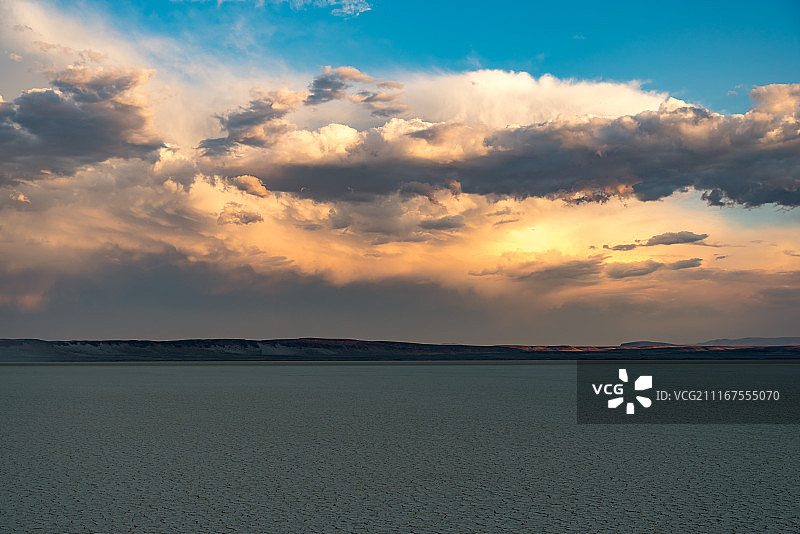 阿尔沃德沙漠云景图片素材