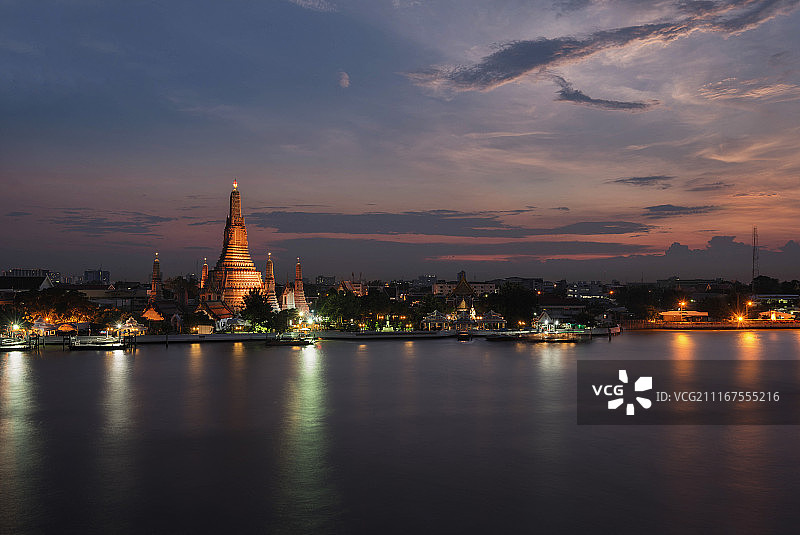 曼谷标志性建筑郑王庙日落景色图片素材