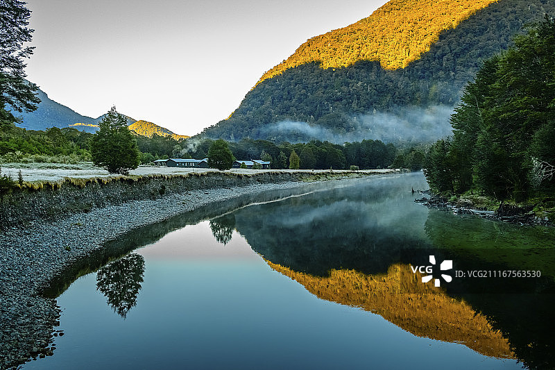 克林顿河的倒影图片素材