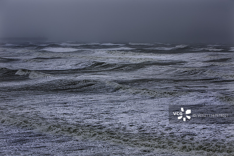 波涛汹涌的海面图片素材