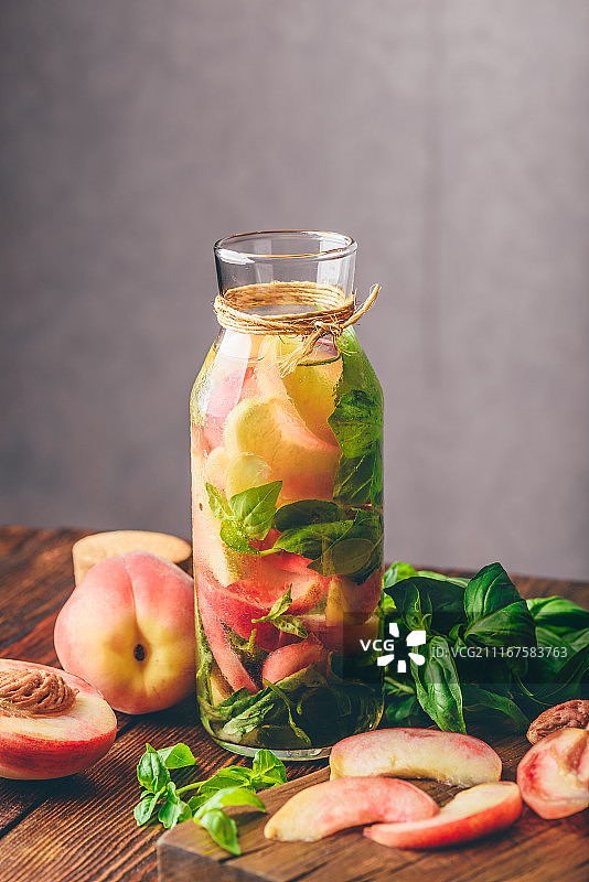 桃子罗勒风味水图片素材