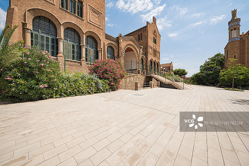 西班牙巴塞罗那圣十字及圣保罗医院风光及空地背景图片素材